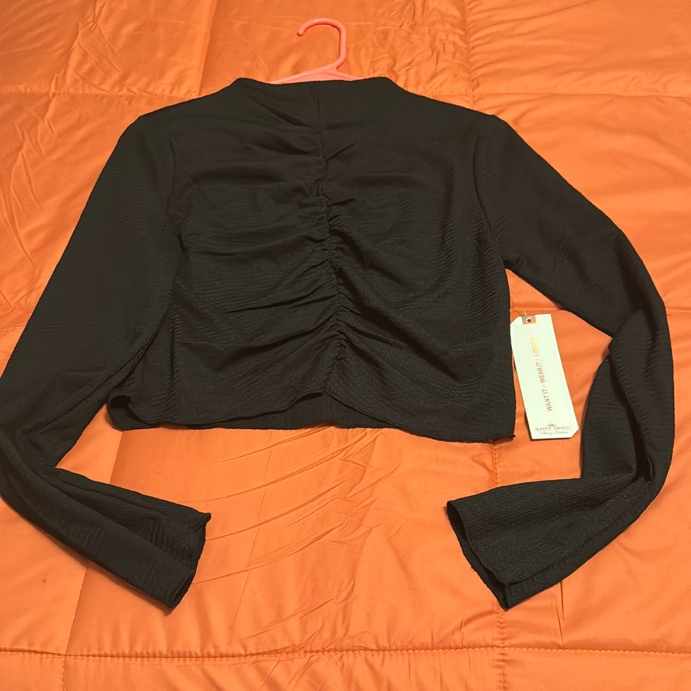Long sleeve black crop top